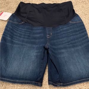 Size 16 Maternity Bermuda Shorts! 

Isabel Maternity brand